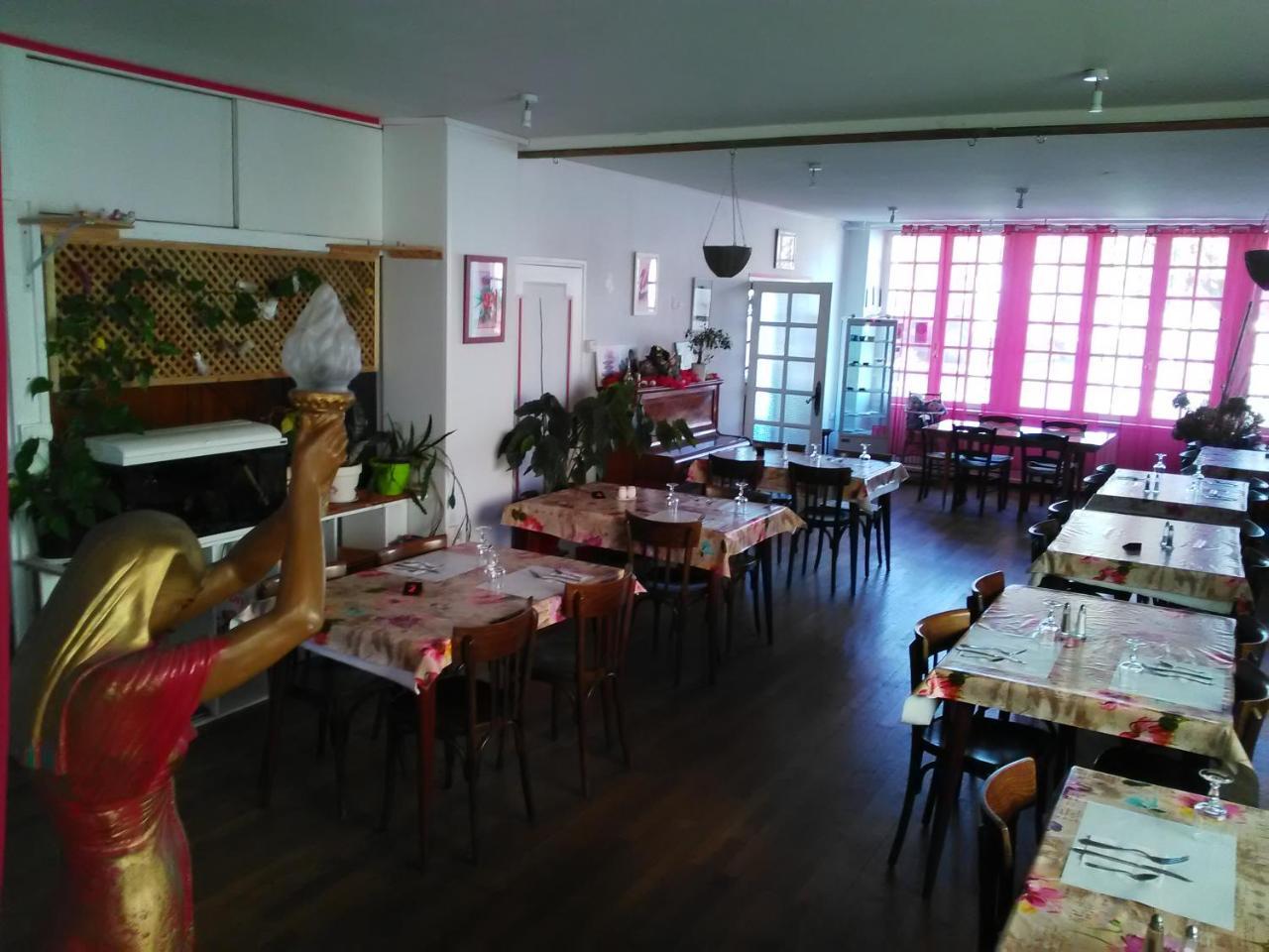 Le Relais De La Marche Hotell Aigurande Exteriör bild