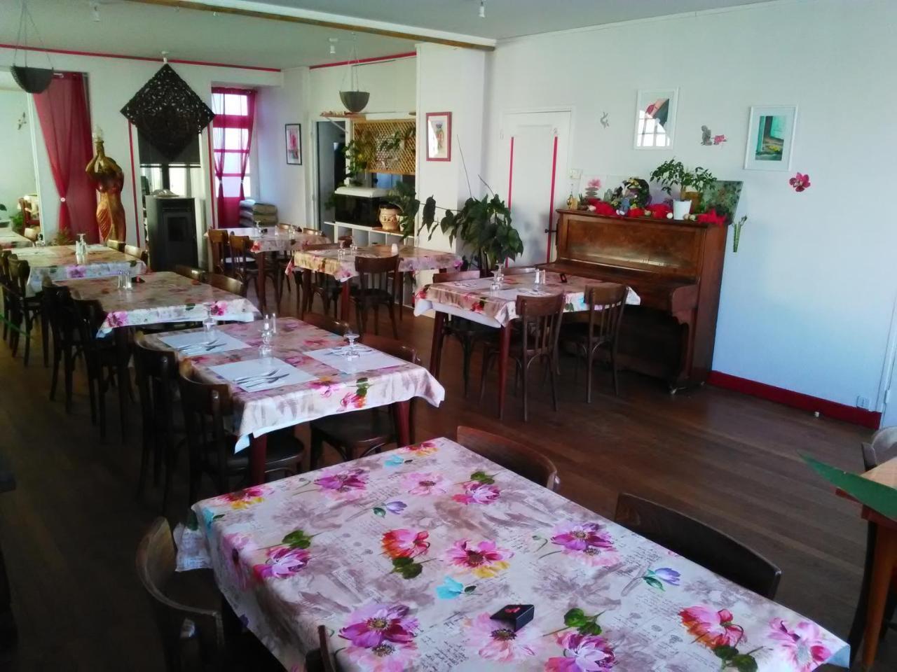 Le Relais De La Marche Hotell Aigurande Exteriör bild